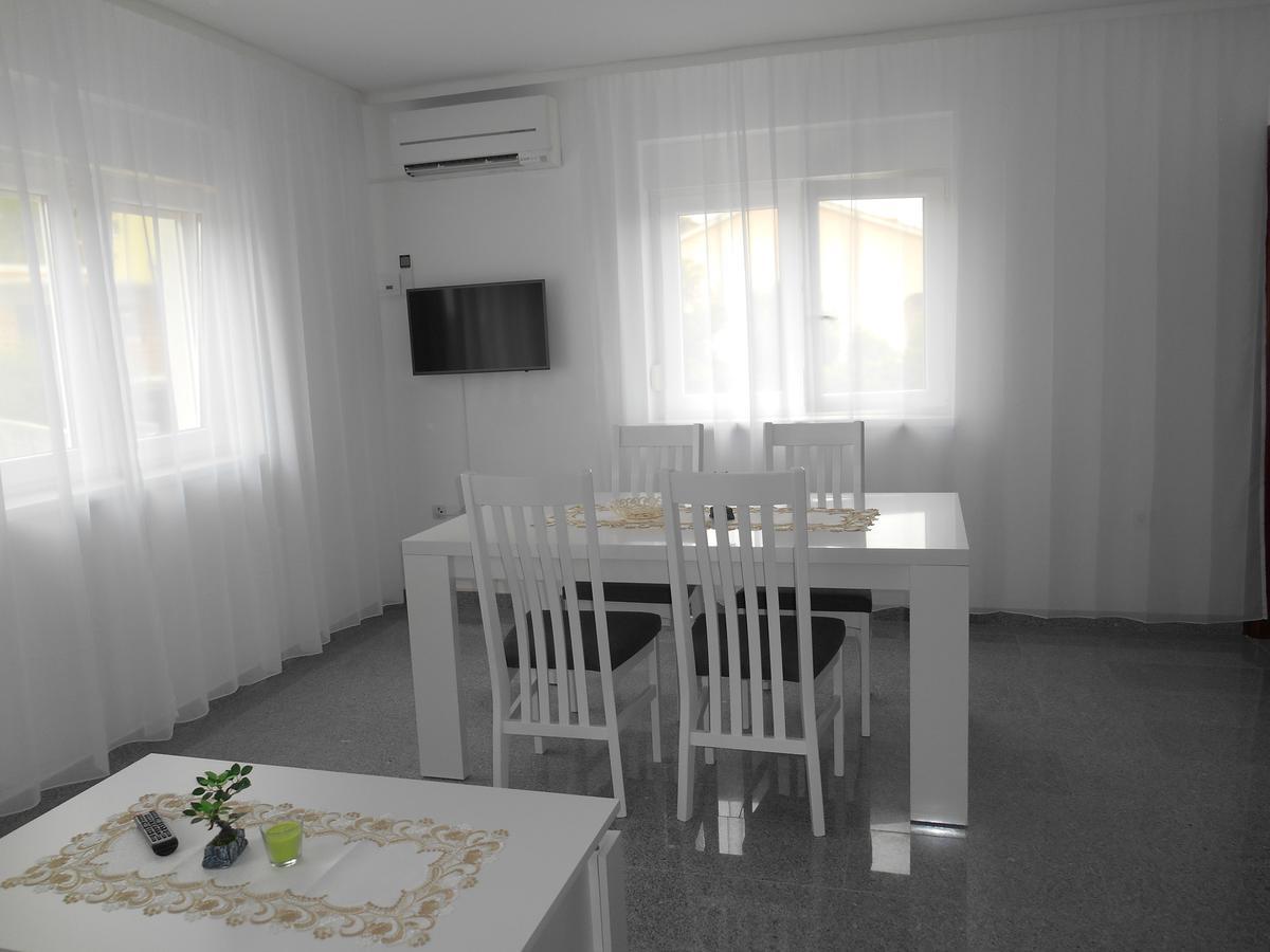Apartments Diana Šmrika Екстериор снимка