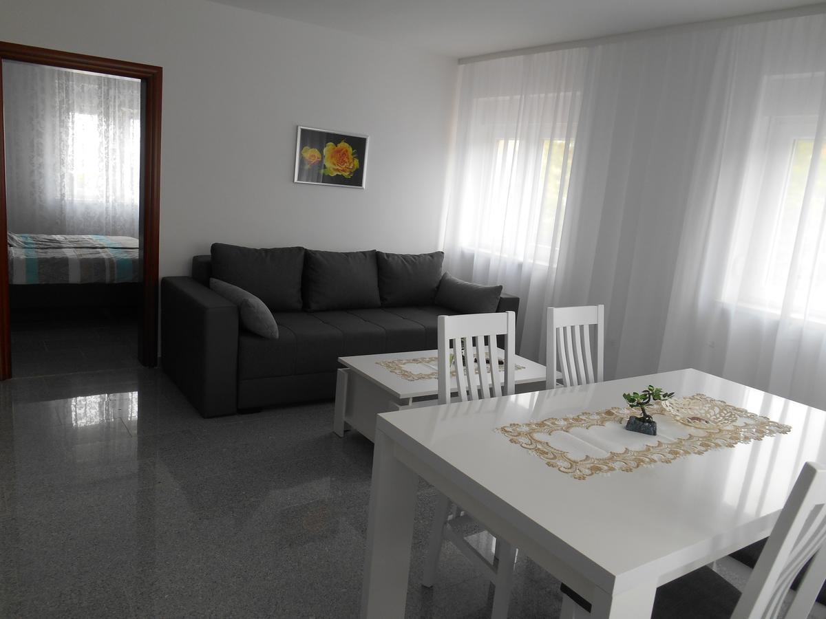 Apartments Diana Šmrika Екстериор снимка