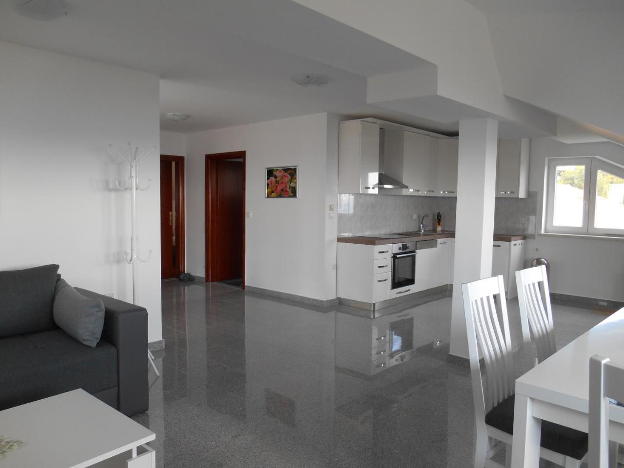 Apartments Diana Šmrika Екстериор снимка